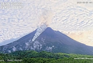 Indonesia: Video of pyroclastic flow from volcano