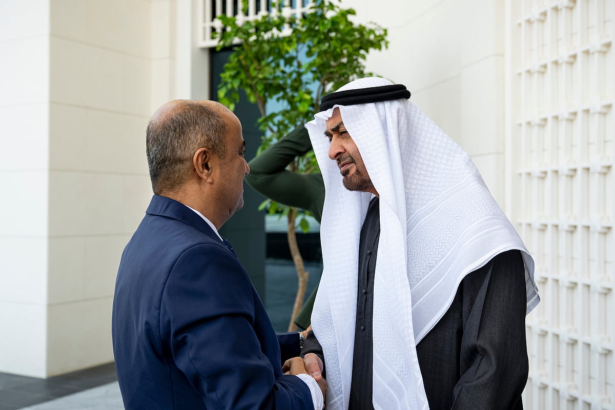 Sheikh Mohamed receives the Prime Minister of Yemen before a meeting at Al Shati Palace.