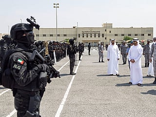 Sheikh Hamdan attended a field demonstration showcasing the Guard’s high operational readiness, modern equipment, and the professionalism of its personnel.
