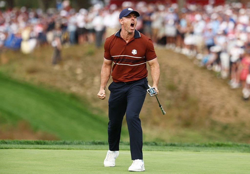 Rory McIlroy of Team Europe reacts on the 14th green during the Saturday afternoon four-balls matches of the 2025 Ryder Cup at Black Course at Bethpage State Park Golf Course on September 27, 2025 in Farmingdale, New York.