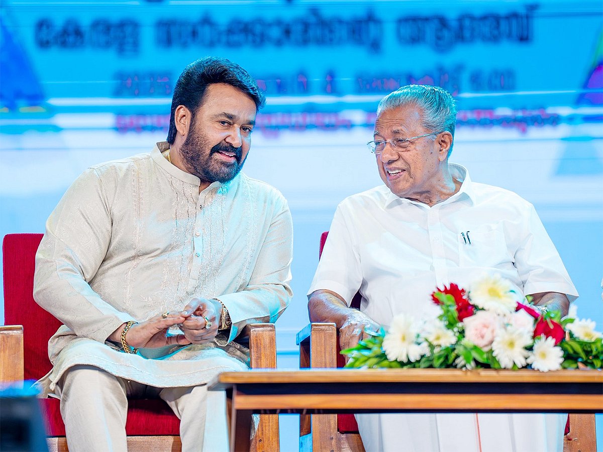 Mohanlal (left) with Kerala CM Pinarayi Vijayan
