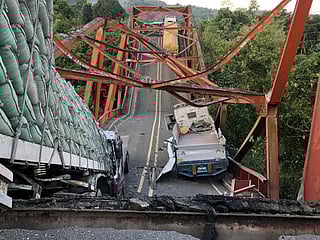 Video: 30-year-old bridge collapses in Philippines