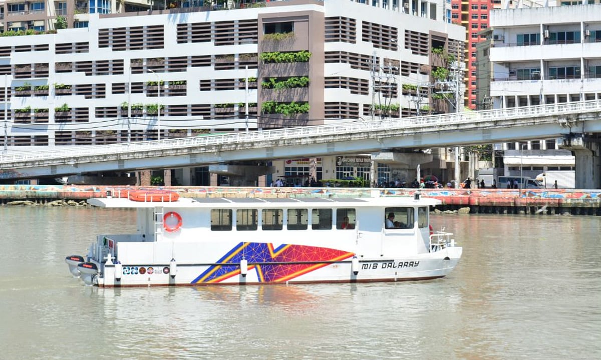 The "M/B Dalaray", a 13-metre electric-powered catamaran, was launched on Monday. It is the country’s first locally developed electric ferry, and will initial sail along the Pasig River. The electric boat, partly powered by solar, was developed by the University of the Philippines in Diliman with the help of the Philippines' Department of Science and Technology.
