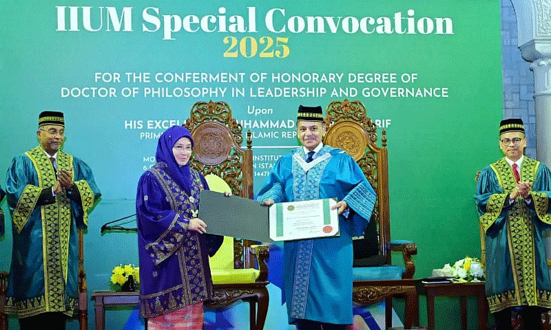 Prime Minister She­hbaz Sharif receives an honorary PhD from the International Islamic University Malaysia, in Kuala Lumpur on October 6, 2025.  