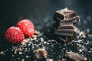 Berries and dark chocolates are a source of antioxidants that will really charge your brain. 