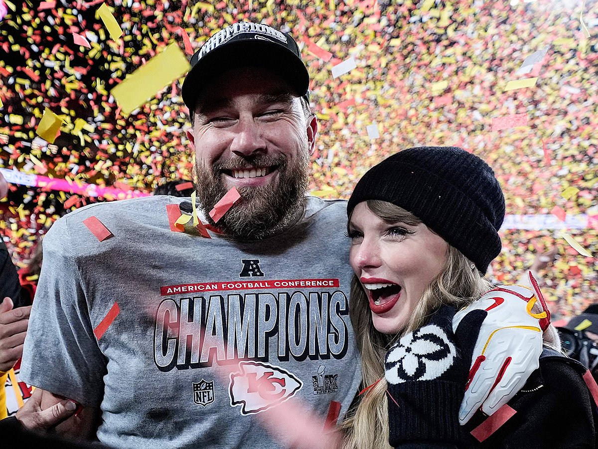 Travis Kelce and Taylor Swift 