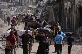 Tens of thousands of Palestinians in Gaza return north