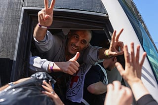 Freed Gaza prisoners get emotional welcome in Ramallah