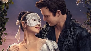 Luke Thompson and Yerin Ha as Benedict and Sophie 