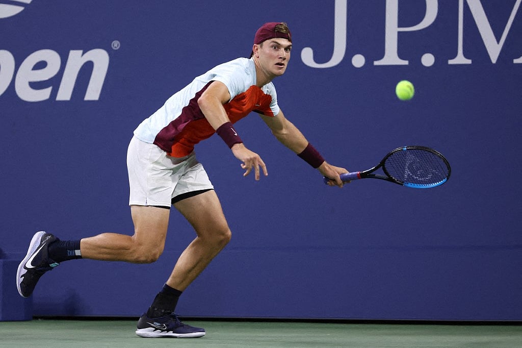 Jack Draper of Great Britain plays a forehand against Felix Augar-Aliassime of Canada in their Men's Singles Second Round match on Day Three of the 2022 US Open at USTA Billie Jean King National Tennis Center on August 31, 2022 in the Flushing neighborhood of the Queens borough of New York City.