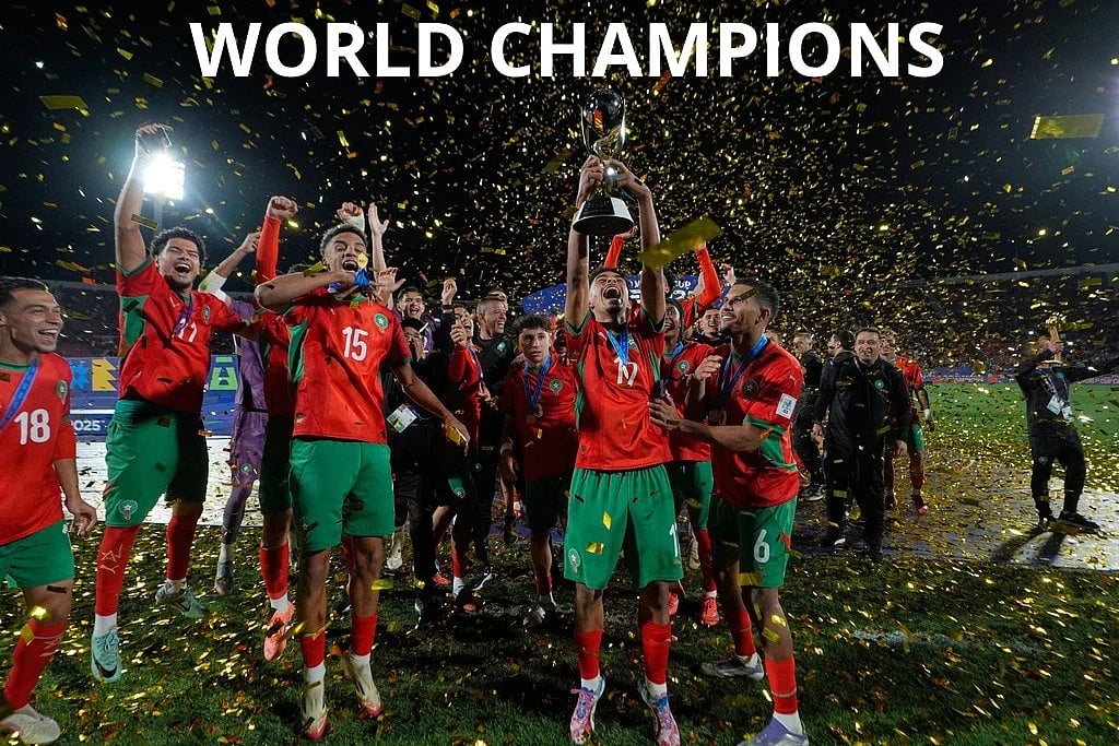 Morocco players celebrate with the trophy after defeating Argentina in the FIFA U-20 World Cup final soccer match in Santiago, Chile, Sunday, Oct. 19, 2025. (AP Photo/Matias Delacroix)