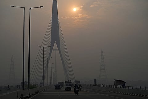 Delhi’s post-Diwali air turns deadly as smog thickens 