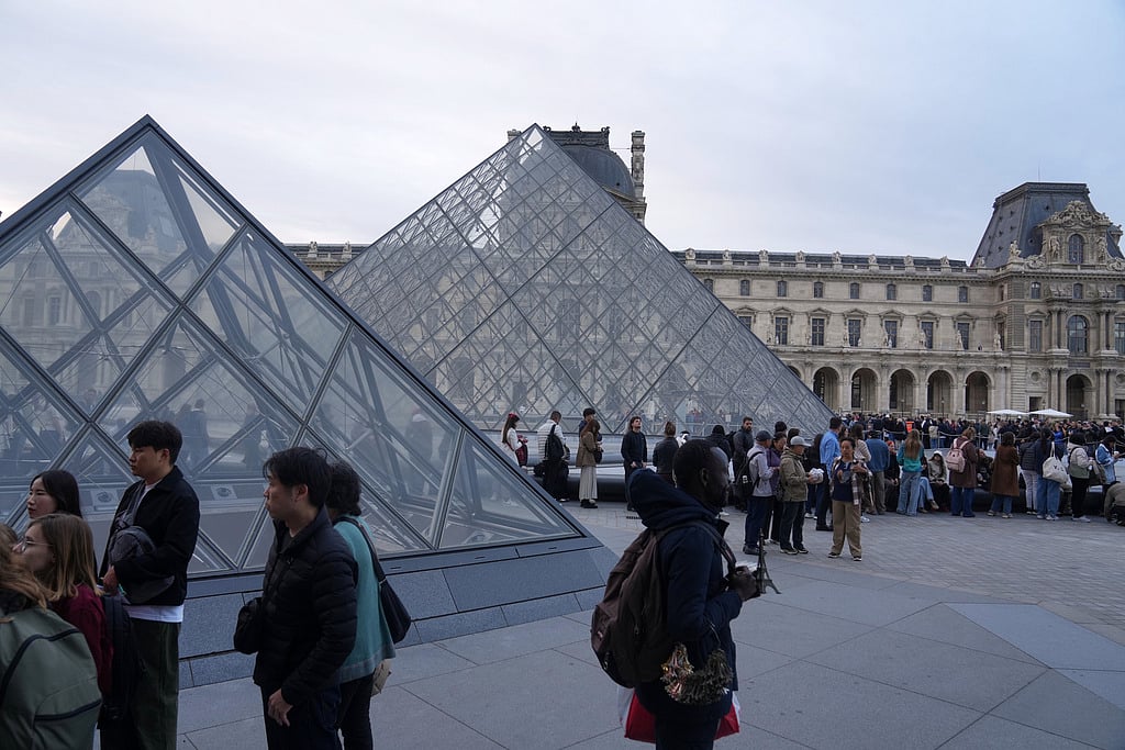 Visitors queue to enter the Louvre museum three days after historic jewels were stolen in a daring daylight heist, Wednesday, Oct. 22, 2025 in Paris. 