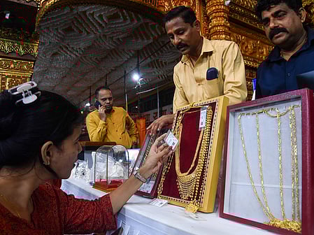 Gold prices sink another Dh10 after Dh30 plunge in post-Diwali crash