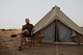 We’ve rounded up the 8 best winter camping essentials in the UAE for 2025—gear that’s practical, powerful, and a little bit fun.