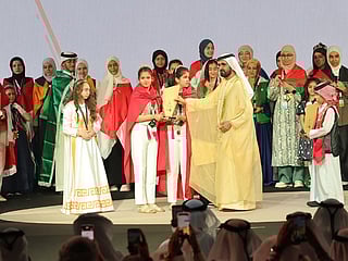 Sheikh Mohammed presenting Arab Reding Challenge award to Bissan and Bislan Kouka from Tunisia.