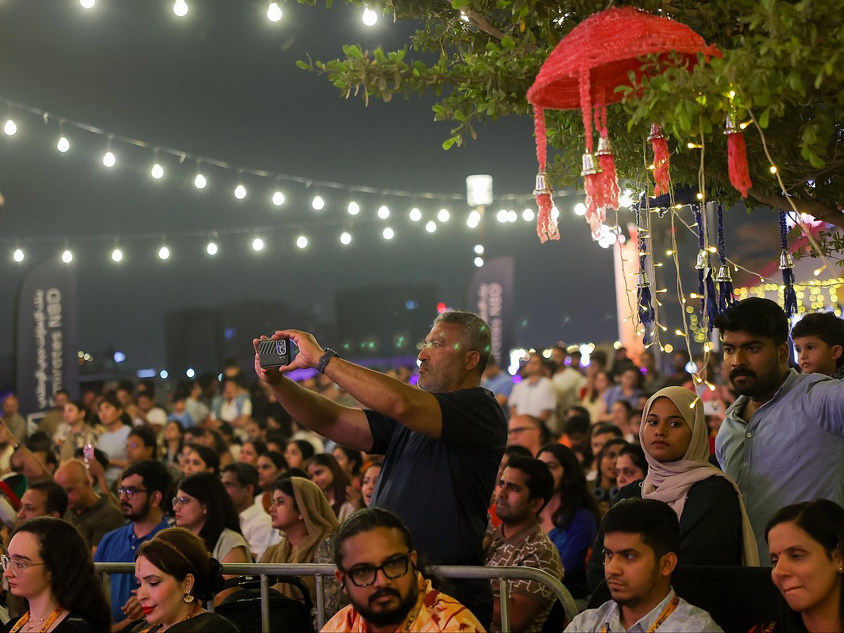 Huge crowd watches artists perform during Diwali celebrations at Al Seef.
Photo: Virendra Saklani/Gulf News