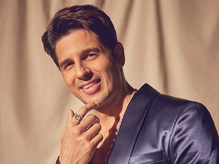 Sidharth Malhotra on how to smell divine like Shah Rukh Khan 