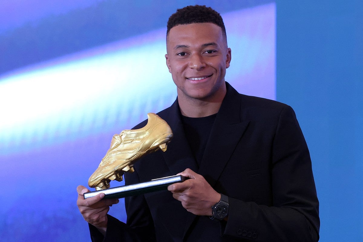 Real Madrid's French forward Kylian Mbappe holds his trophy after receiving the 2024-25 European Golden Shoe award honoring the year's leading goalscorer during a ceremony at Santiago Bernabeu Stadium in Madrid on October 31, 2024.