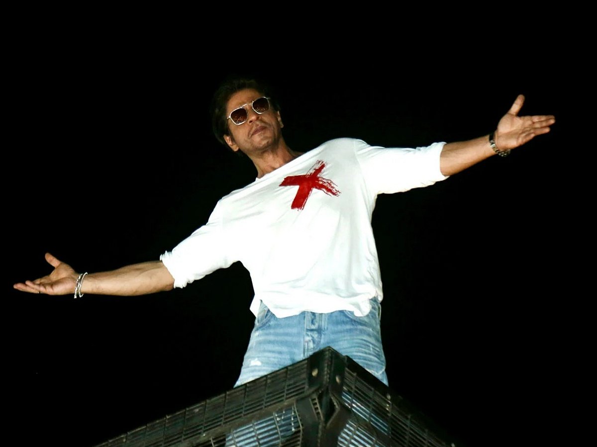 Shah Rukh Khan has in the past hung out with fans on his birthday. Here he is on the Mannat balcony, 