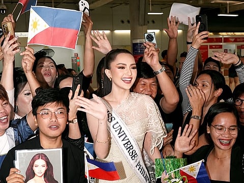 Crowds cheered and waved as Ahtisa Manalo arrived in Thailand for Miss Universe 2025.