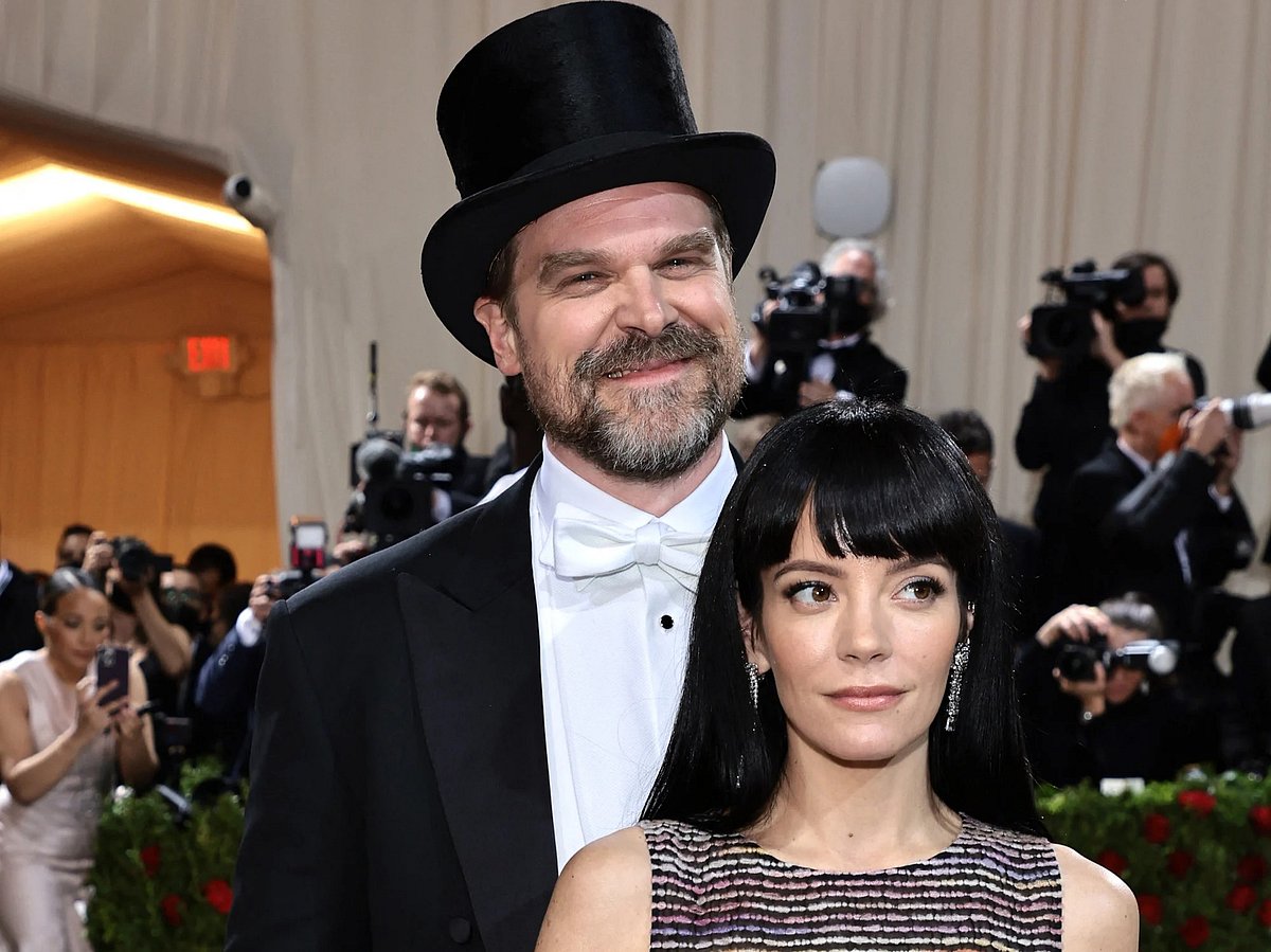 David Harbour and Lily Allen attend The 2022 Met Gala Celebrating "In America: An Anthology of Fashion" at The Metropolitan Museum of Art on May 02, 2022 in New York City.