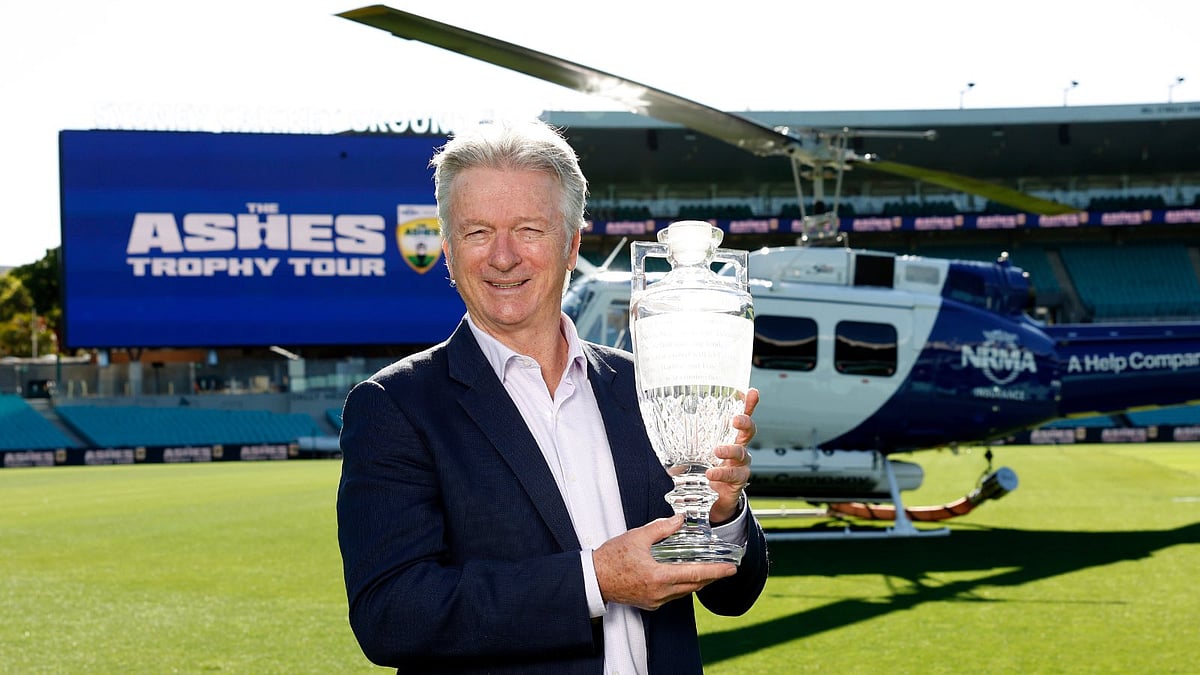 Steve Waugh with the Ashes trophy
