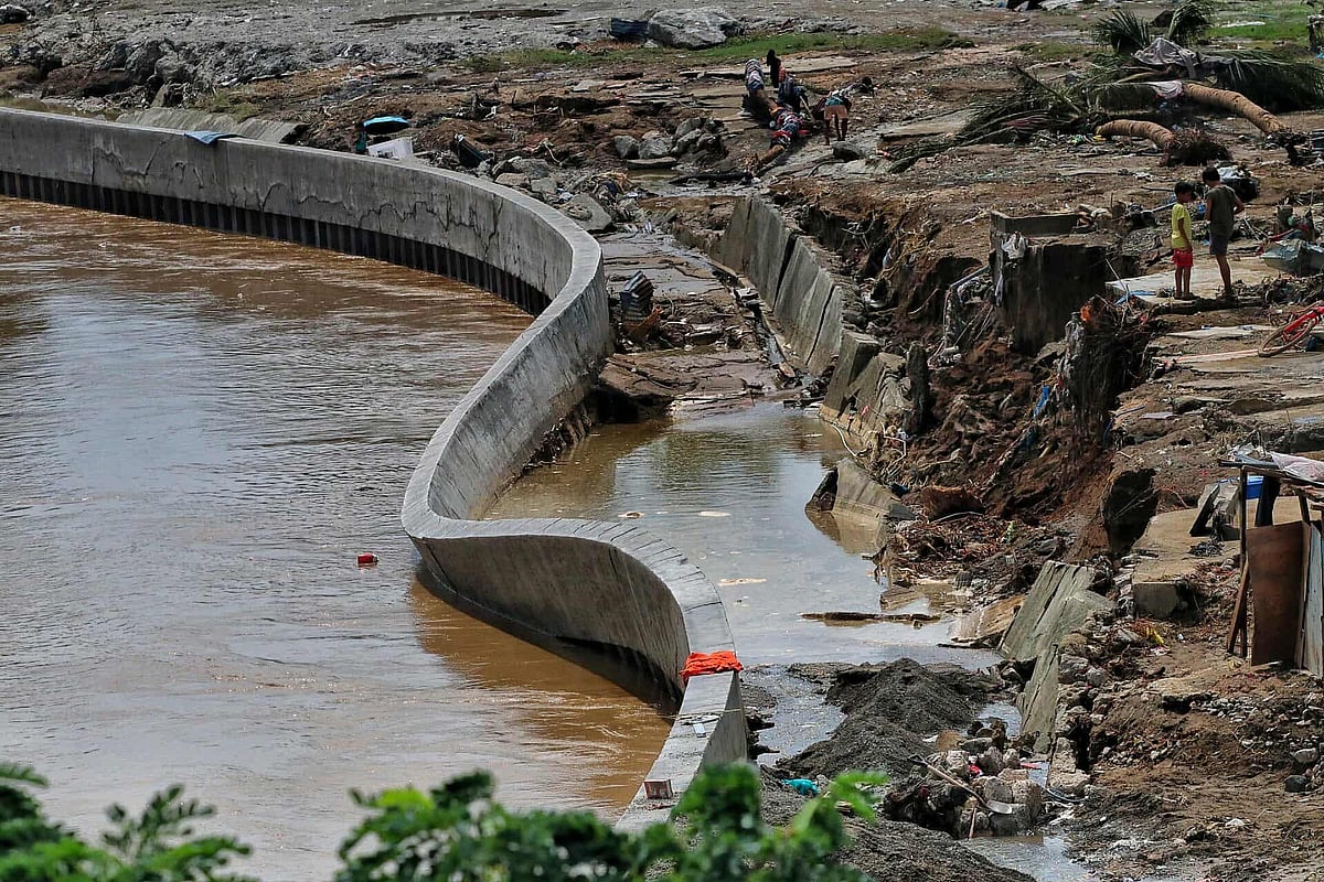 Photo shows a flood control wall in Mohon, Talisay City, Cebu, following Typhoon Tino (Kalmaegi) which brought torrential rains and triggered widespread devastation, as posted by local news outlet The Freeman on X.