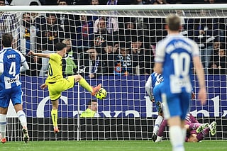 Villarreal's Spanish forward #20 Alberto Moleiro scores his team's second goal during the Spanish league football match between RCD Espanyol and Villarreal CF at RCDE Stadium in Cornella de Llobregat on November 8, 2025.