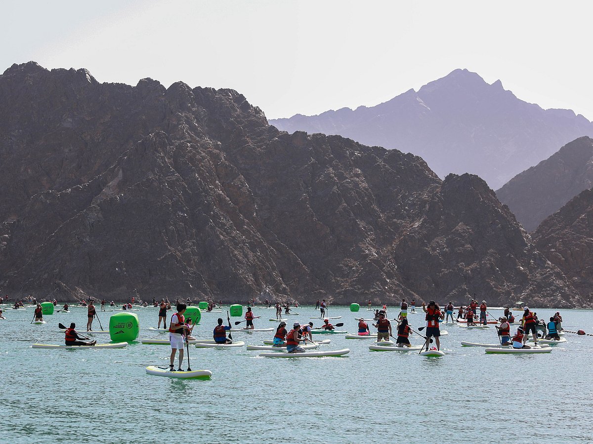 Families and paddlers enjoy Hatta Dam’s waters during DFC 2025.