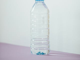 Authorities warn against plastic bottles in cars 