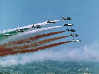 The inaugural Dubai Airshow launched at the Dubai World Trade Centre with 200 exhibitors, marking the UAE’s entry onto the world aviation stage.