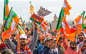 The National Democratic Alliance took an early lead in the high-stakes Bihar polls.