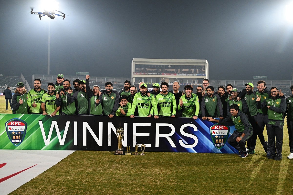 Pakistan's players and team officials pose with trophy at the end of the third one-day international (ODI) cricket match against Sri Lanka at the Rawalpindi Cricket Stadium, in Rawalpindi, on November 16, 2025.