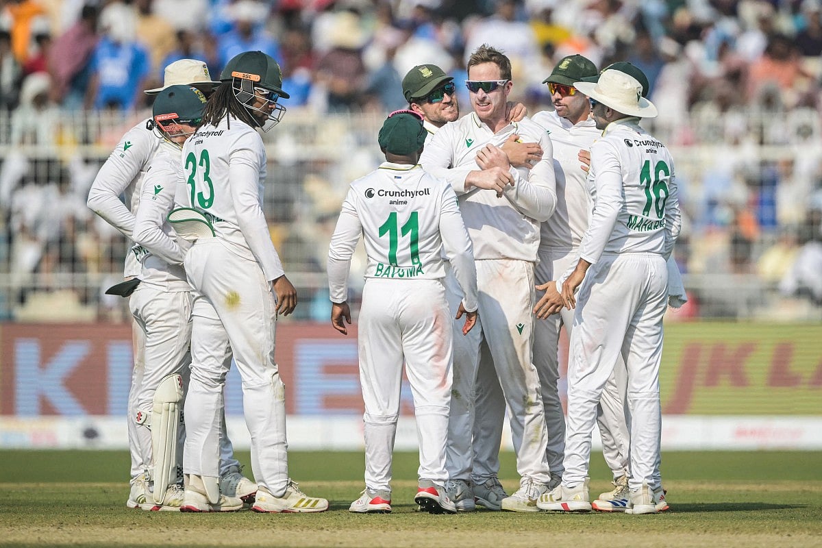 South Africa's Simon Harmer (3R) celebrates with teammates after taking the wicket of India's Kuldeep Yadav during the third day of the first Test cricket match at the Eden Gardens in Kolkata on November 16, 2025.