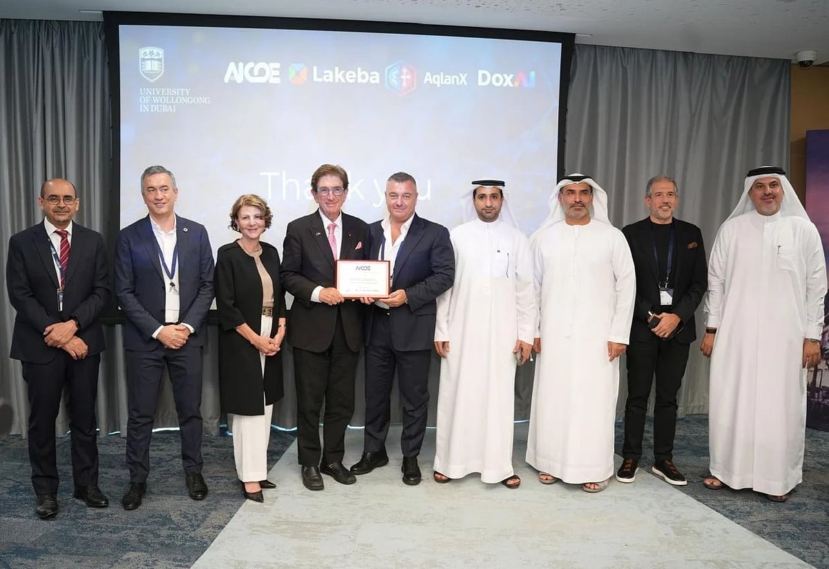 From left to right: Prof Mohamed Salem, President of UOWD; Demetrio Russo, CEO of AqlanX; Marisa Mastroianni, Managing Director and Group CEO, UOW Global Enterprises; John M Green, Chairman, UOW Global Enterprises; Giuseppe Porcelli, Chairman, Lakeba Group; H.E. Abdulla Belhoul, CEO of TECOM; H.E. Marwan Abdulaziz, Senior Vice President, Dubai Knowledge Park, Dubai International Academic City & Dubai Science Park – TECOM Group PJSC; Ahmed Hamzawy, Chief Partnership Officer, Microsoft UAE; and Dr Adil Al Zarooni, CEO, Al Zarooni Emirates Investments.