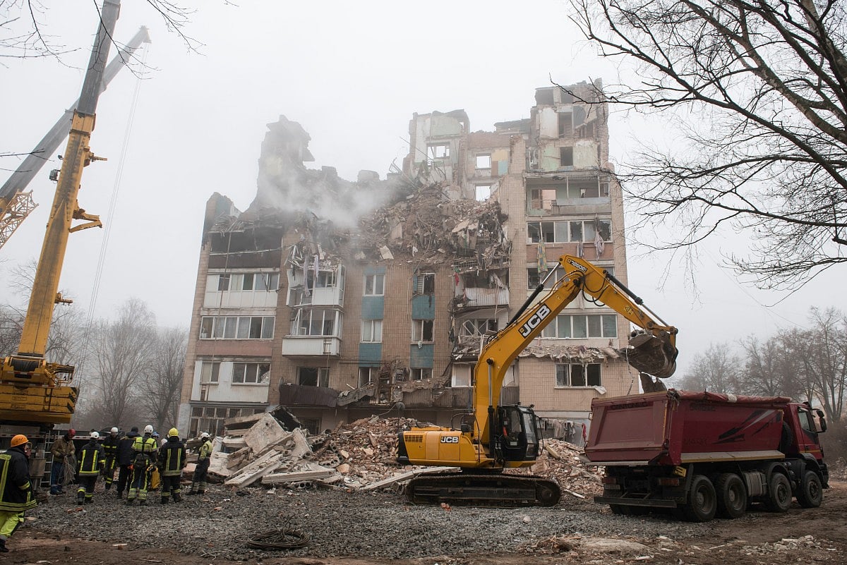 Ukrainian rescue personnel operate at the site of a heavily damaged residential building following Russian air strike in the city of Ternopil, on November 20, 2025, amid the Russian invasion of Ukraine.