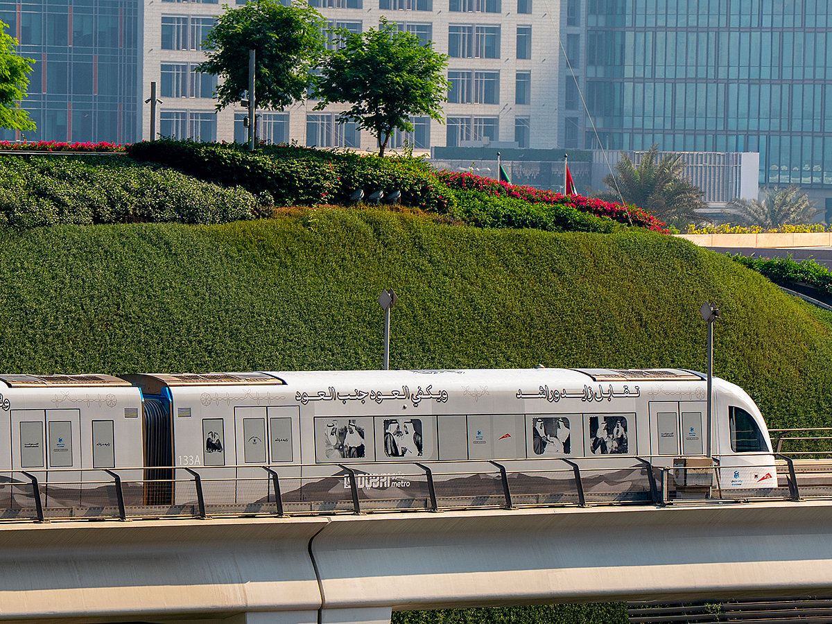 Creative Dubai Metro display pays homage to Sheikh Zayed and Sheikh Rashid