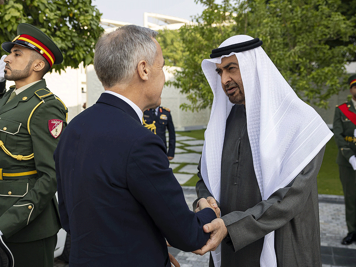 UAE President His Highness Sheikh Mohamed bin Zayed Al Nahyan and the Right Honourable Mark Carney, Prime Minister of Canada, held talks on Thursday. 
