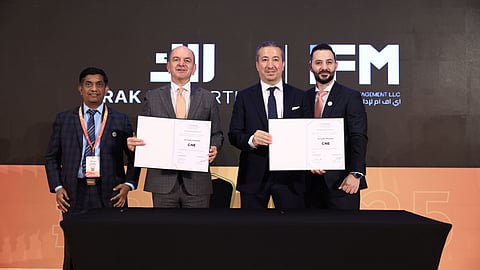 Sameh Muhtadi, CEO of RAK Properties, and Hazem Al Hamed, CEO ASPM/MD iFM, United Al Saqer Group, sign the agreement