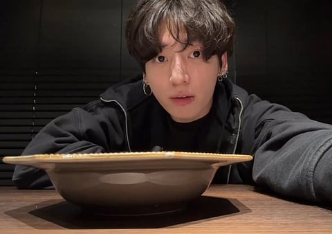 The broadcast started with Jungkook sharpening a knife for an impressively long time.