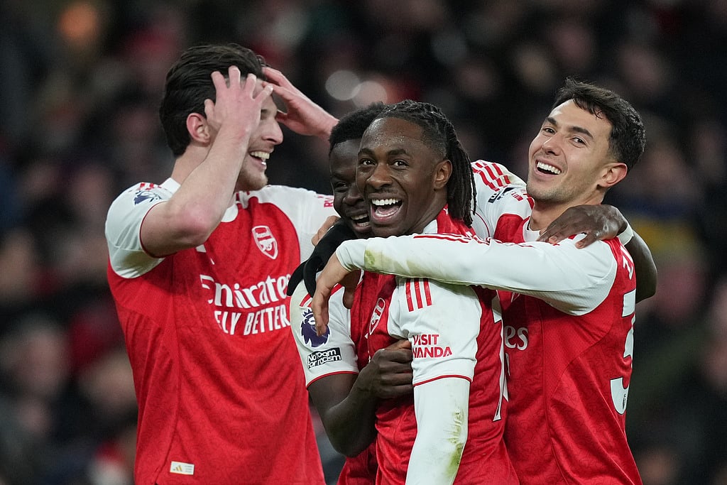 Arsenal's Eberechi Eze , centerm smiles after scoring during a Premier League soccer match between Arsenal and Tottenham in London, Sunday, Nov. 23, 2025. (AP Photo/Frank Augstein)