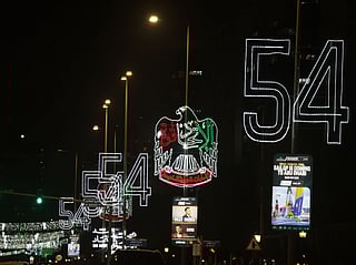 The municipality ensured that all decorative elements harmonize with the surrounding streets and public squares and comply with safety standards for both vehicles and pedestrians