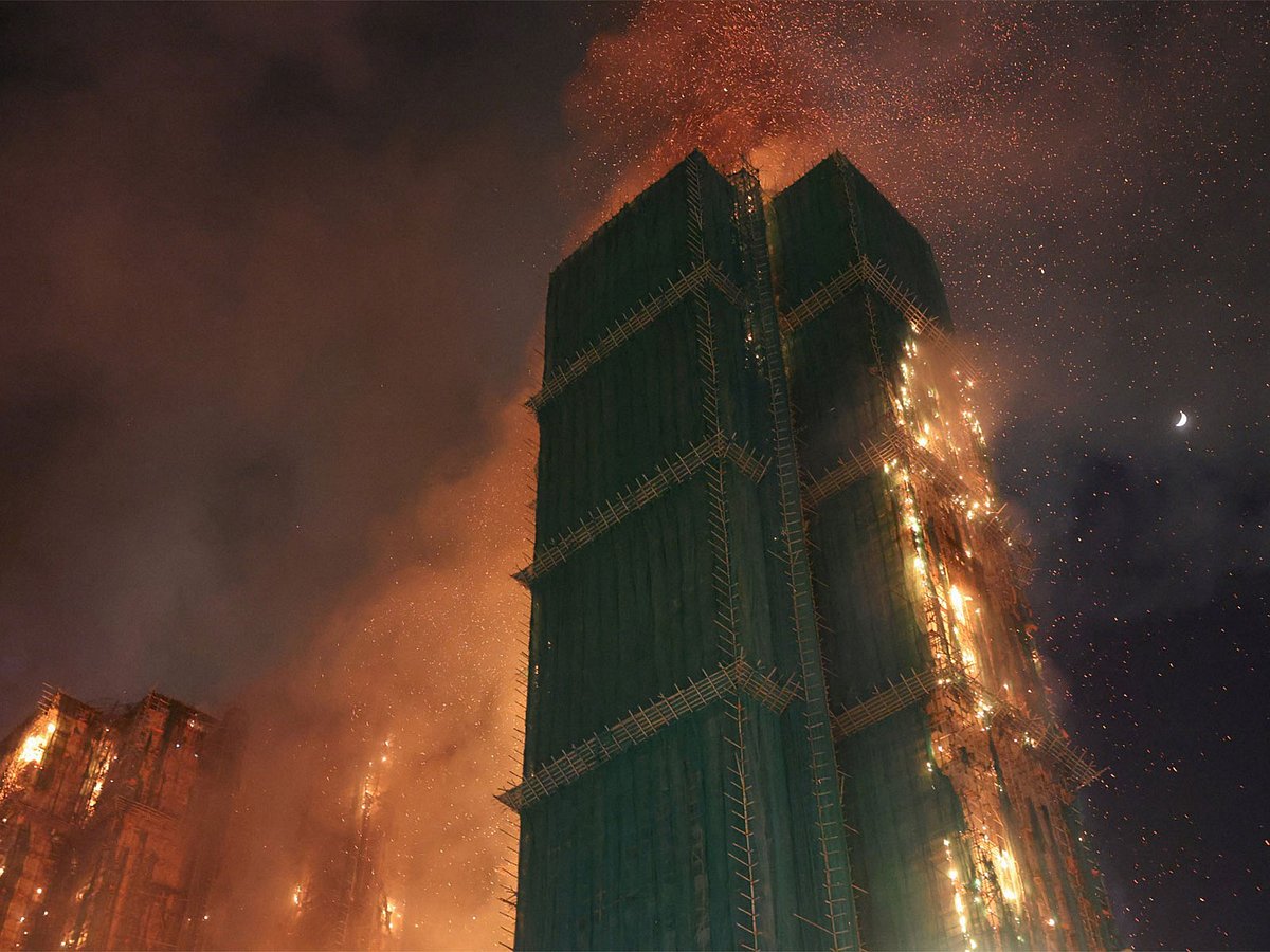 Fire burns bamboo scaffolding across multiple buildings in Hong Kong (Photo/Reuters)