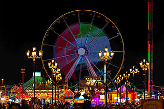 Experience shows, parades, and heritage displays without extra spending this Eid Al Etihad.