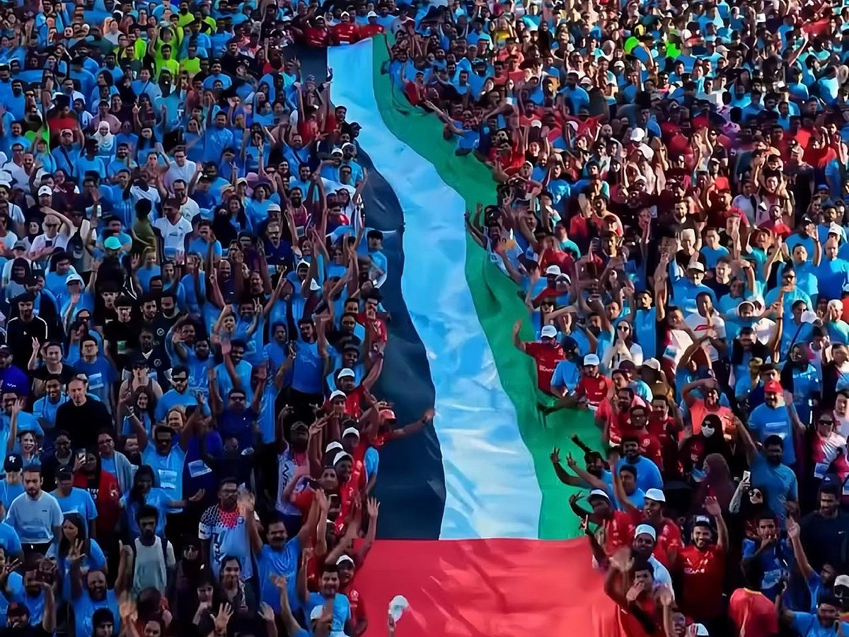The giant flag was featured as the second shot in the viral video shared by Sheikh Hamdan.