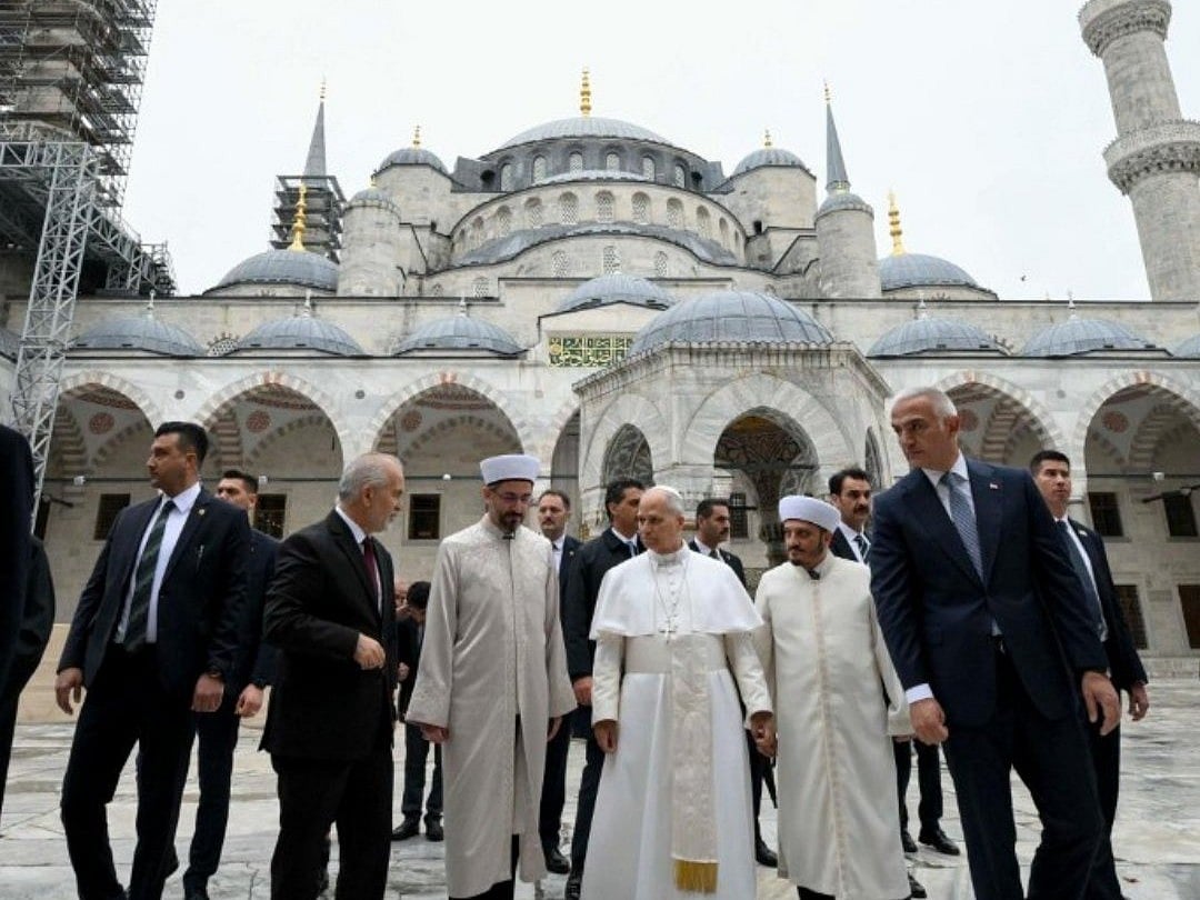 Pope Leo XIV visited the Sultan Ahmed Mosque, also known as the “Blue Mosque.”