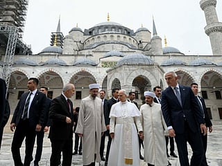 Pope Leo XIV visited the Sultan Ahmed Mosque, also known as the “Blue Mosque.”
