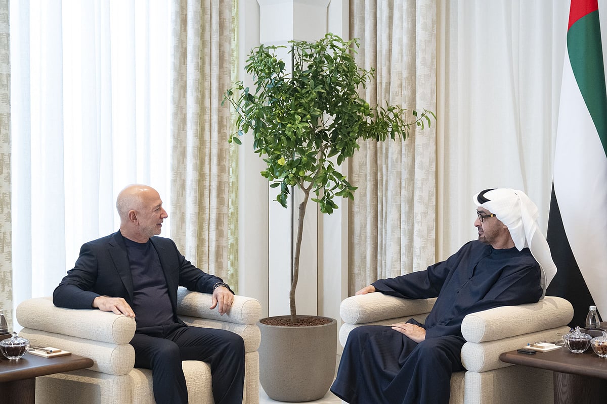 UAE President receives Amazon's Jeff Bezos