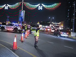 Jabel Jais' National Day traffic strategy focused on maintaining control across intersections, roundabouts, and vital routes, resolving any potential congestion, and ensuring rapid emergency response.